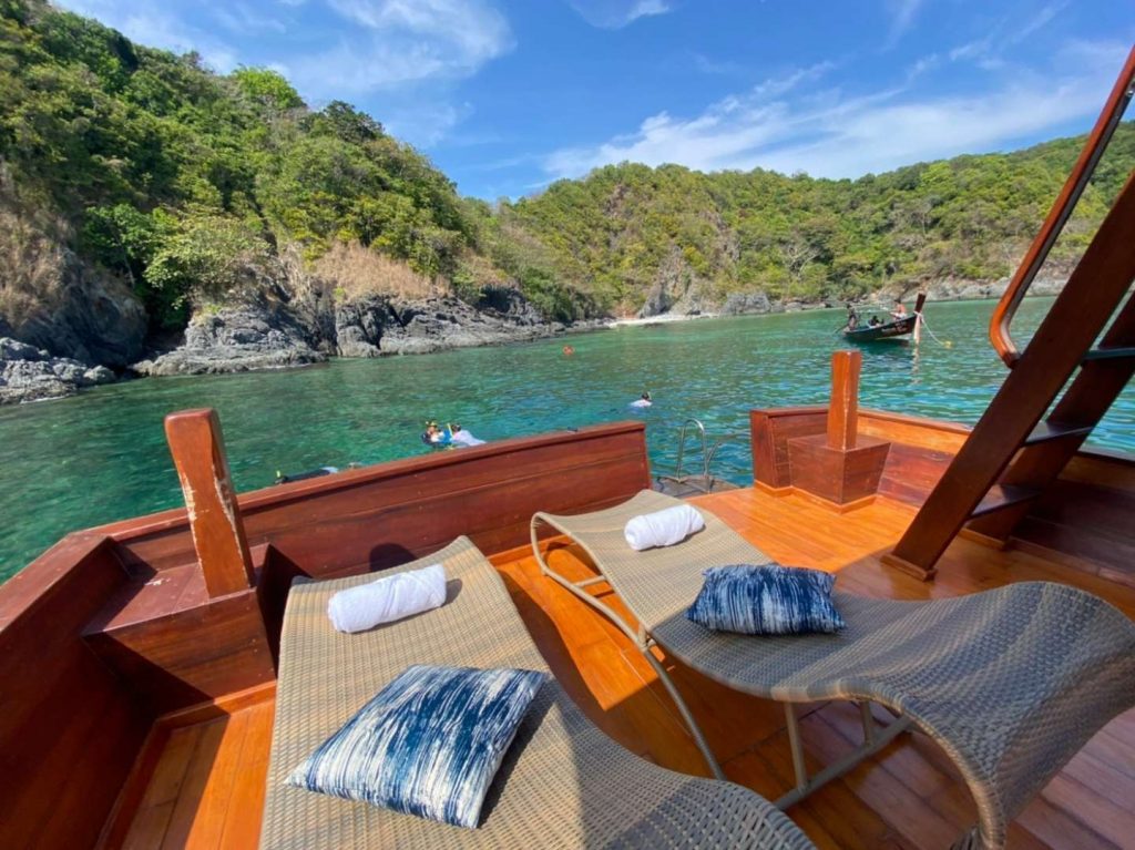 LINE_ALBUM_Vintage Wooden Boat_๒๒๐๕๑๗_4