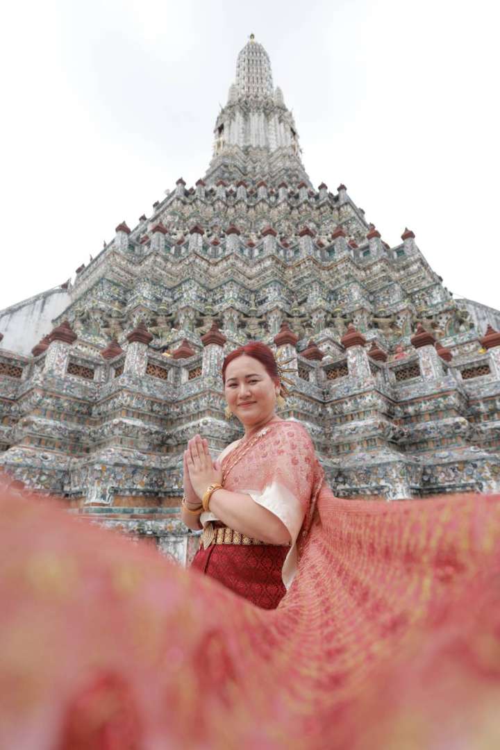 แต่งชุดไทยถ่ายรูปวัดอรุณฯ