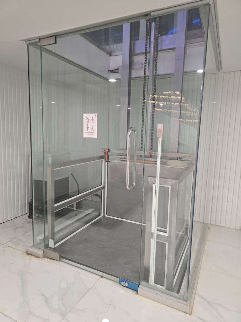 Elevator to 3st floor (1)