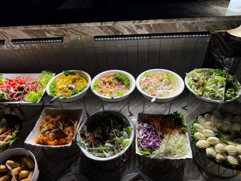 Upper Deck buffet(6)